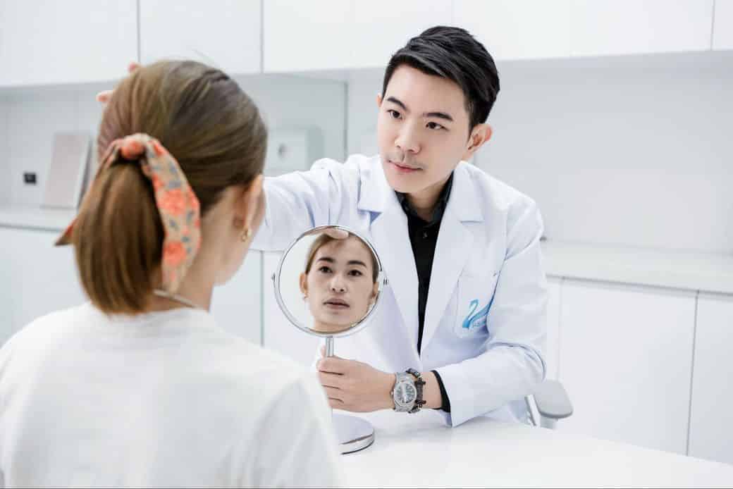 แพทย์มีประสบการณ์การปรับรูปหน้า โดย หมอชิน