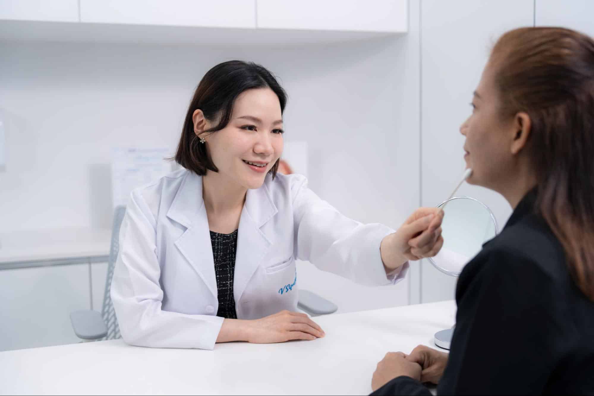ฉีดฟิลเลอร์คาง ที่ V Square Clinic