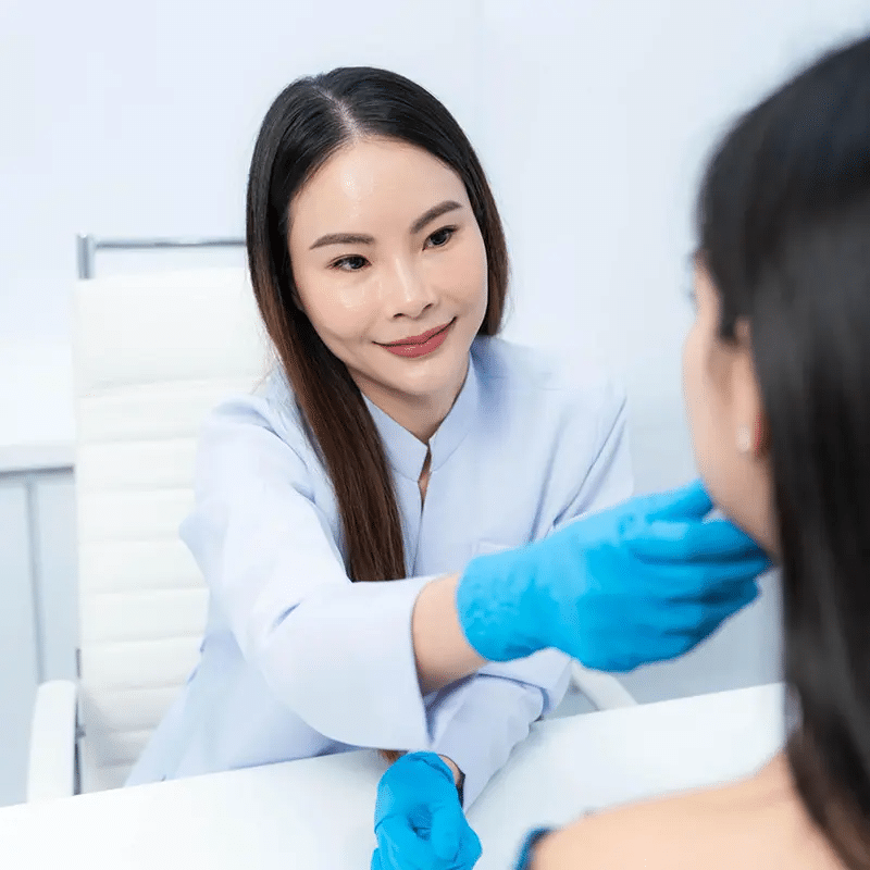 ฉีดมาเด้คอลลาเจน ที่ V Square Clinic