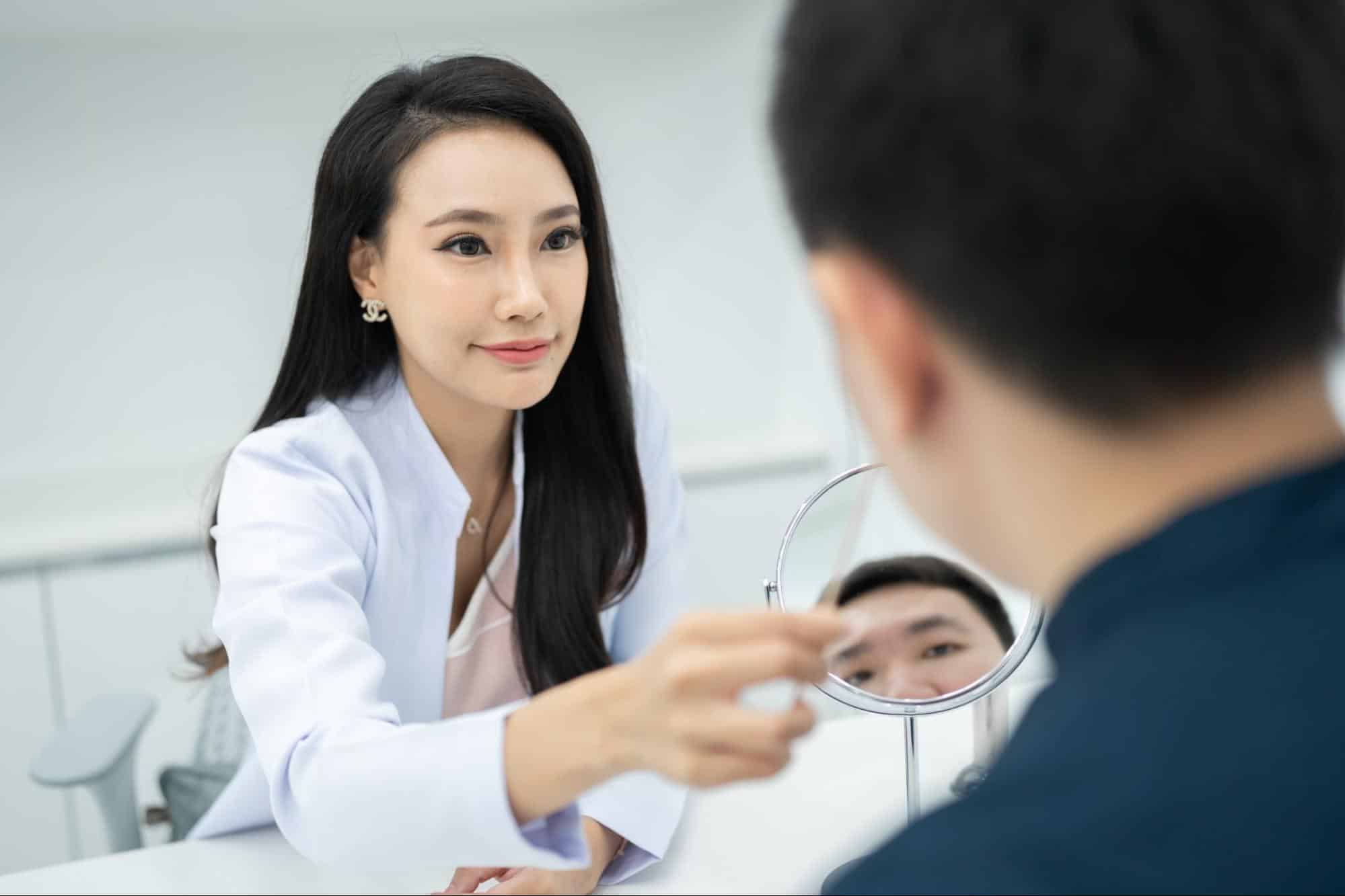 ประเมินใบหน้ากับ V Square Clinic