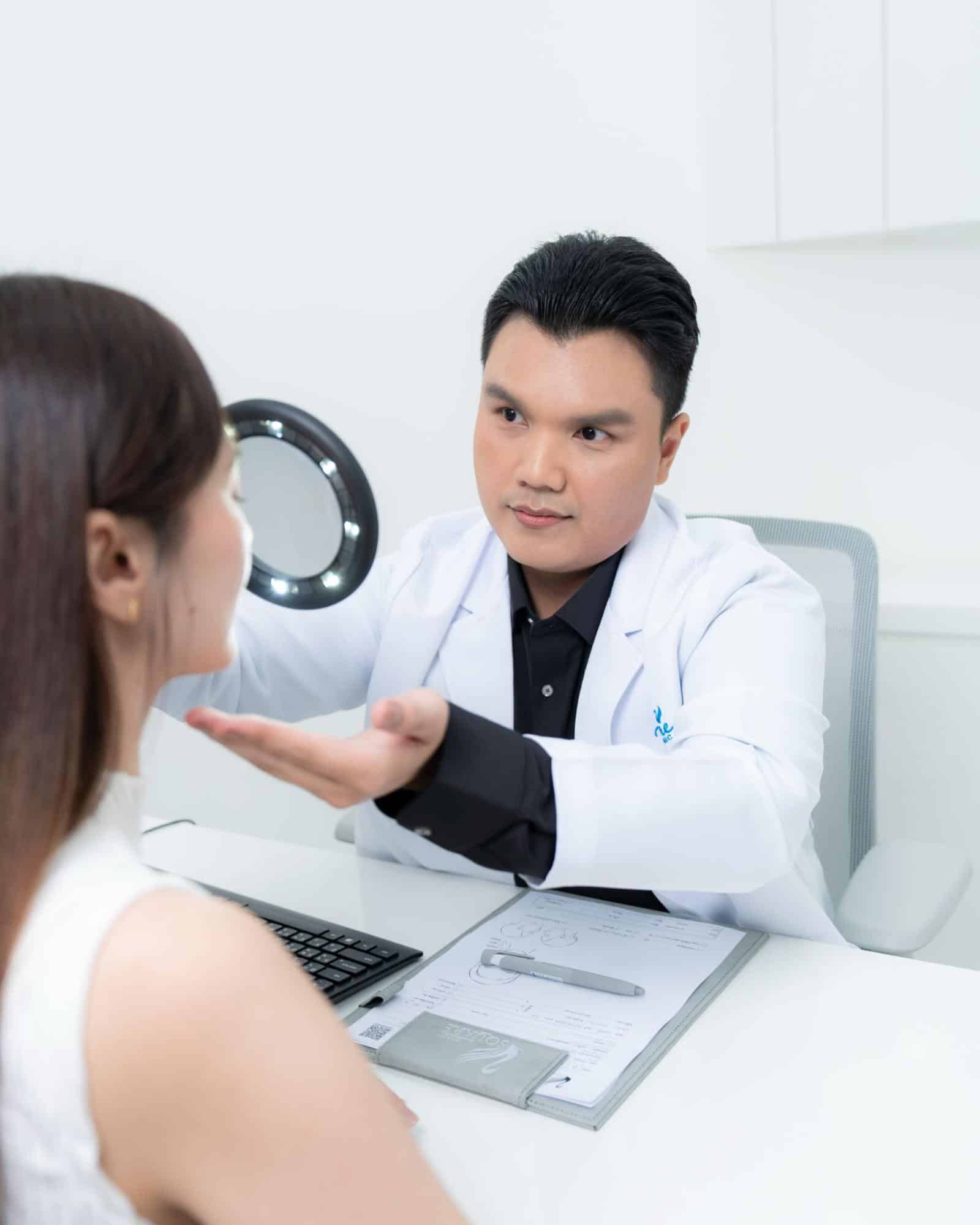 Fotona Laser ที่ V Square Clinic โดย นพ.สุรนาถ ดีสุวรรณ์ เลข ว.46313)